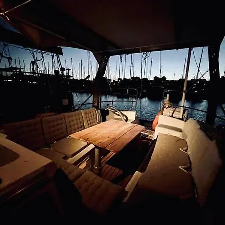 Botel Voilier Traditionnel, Confort Et Au Calme *
