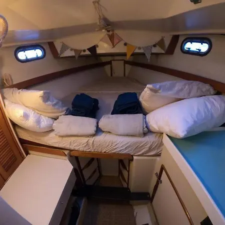 Botel Voilier Traditionnel, Confort Et Au Calme Gruissan